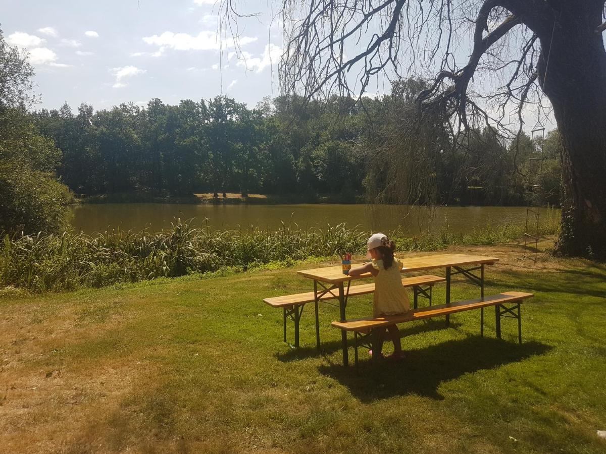 Camping De La Chagnee Saint-Aubin-le-Cloud Экстерьер фото
