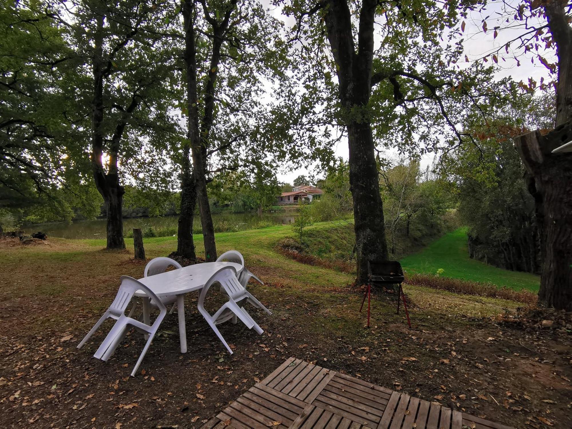 Camping De La Chagnee Saint-Aubin-le-Cloud Номер фото